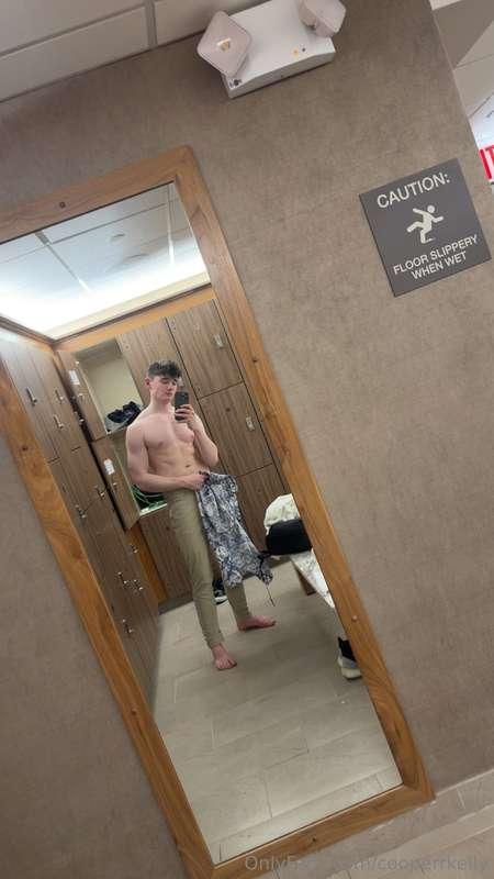 Late night gym sesh >>DM me the magic word “HOT” for my jerk..
