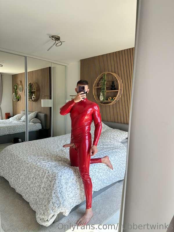 So classic black or red latex catsuit ?