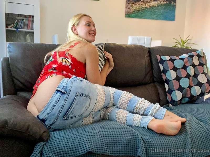 Pics from the new Butt crack photoset. My Of is not focused ..