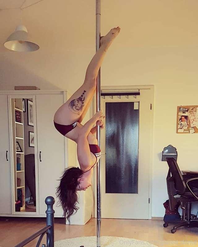 This one is hard to hold 😬😉 it's called chestpress.