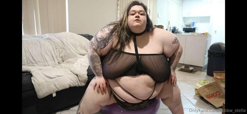 I struggle to lean forward but I can still suck that cock 💦🍆