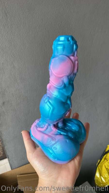 Yayyyy my new toy!! Do you want me to introduce this one? 🫣