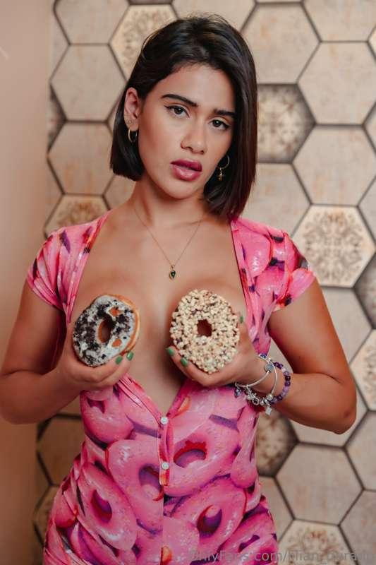 Yo vivo día y noche pensando en ti 🍩🍩