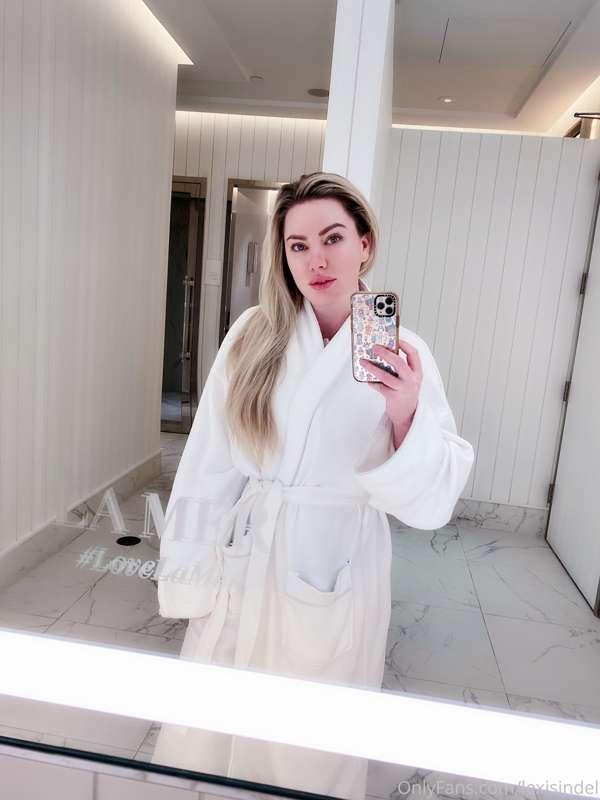 Pampering myself at the spa earlier today. 💋