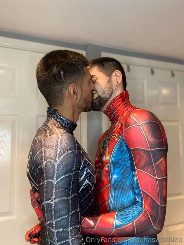 A spider kiss 😈 @samjoshixxx