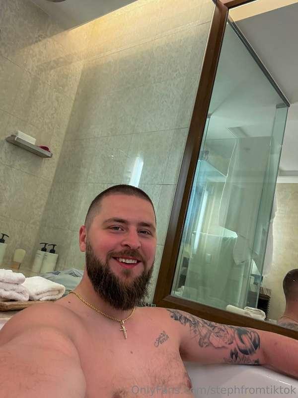 Join me in the bath this morning? 🛁 