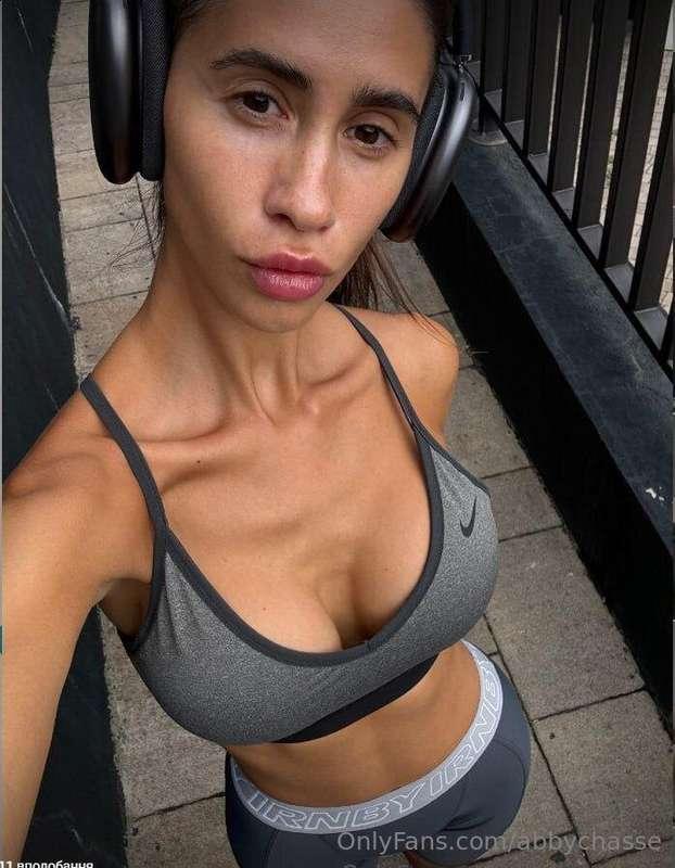 Slim brunette @domi_moore with big boobs and perfect figure ..