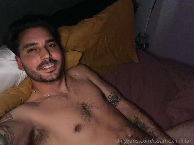 Late-night thoughts of me crossing your mind?