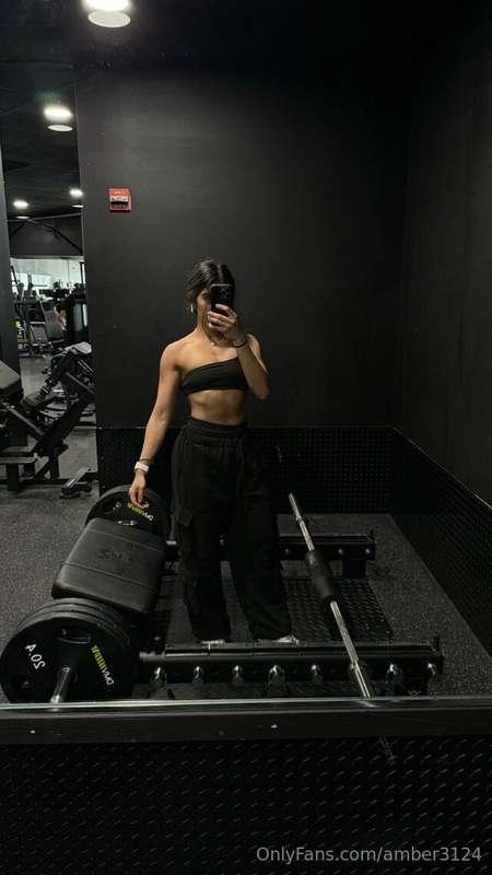 Your favorite gym buddy 💪❤️‍🔥