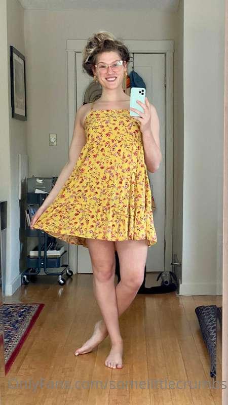 I LOVE this yellow sundress <3
