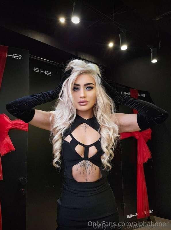 ❤️‍🔥She @emma_mlf is ready for your cock❤️‍🔥 Naughty MILF wh..