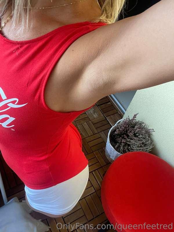 2 version Cocacola. Which one U like more?
