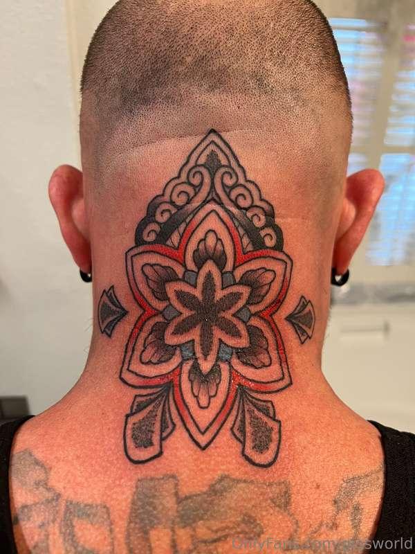 do you like my new neck tattoo ?? 