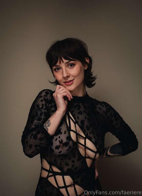 What do you think of my new catsuit? 🖤🖤🖤