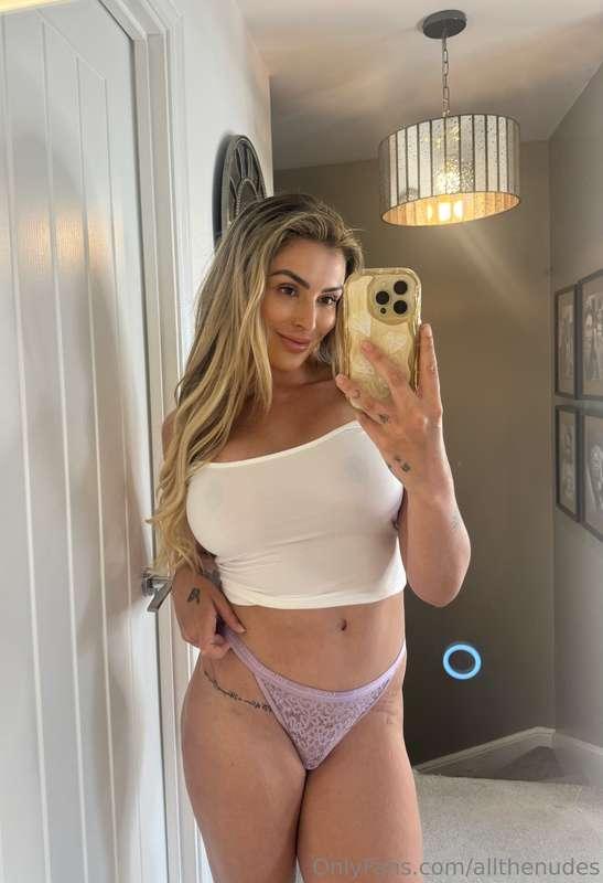 Braless and bored. Fix it 👀