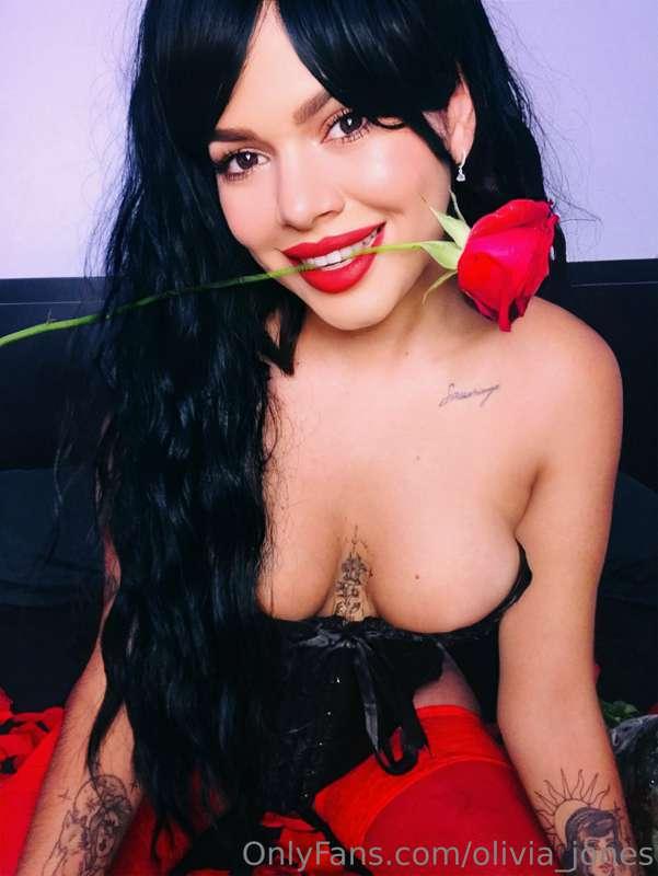 Baby, in my fantasies our first date is insanely romantic..💋..