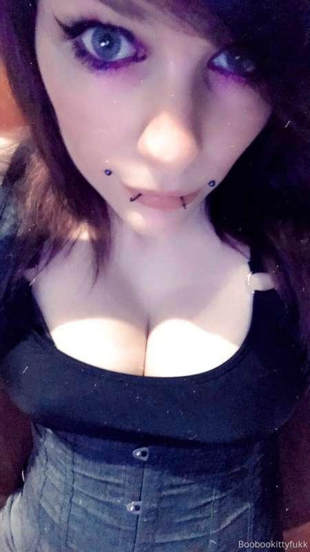 Anyone up for a 🍻 live game of naked never have I ever tonig..