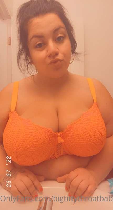 Unlock to see the bra come off 😋😋