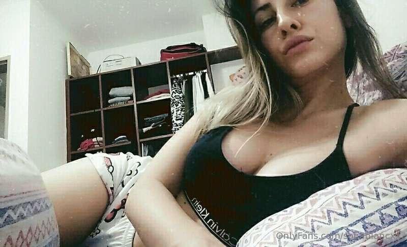 I'm alone at home, bored, wanting to play, I'm available, I'..