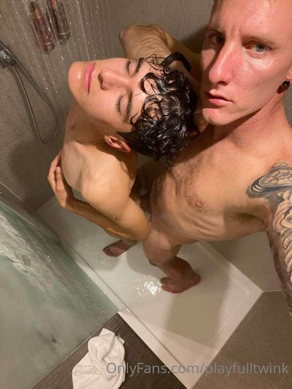 Just my daddy @playfulltwinksdaddy being rough in the shower..