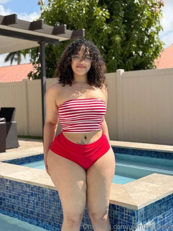 Just me, my smile, and a little tease 😇