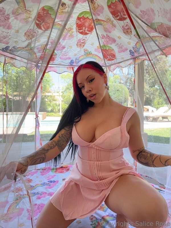 CHECK YOUR DM'S TO SEE A LONG VIDEO🎥 OF ME RUBBING MY PUSSY,..