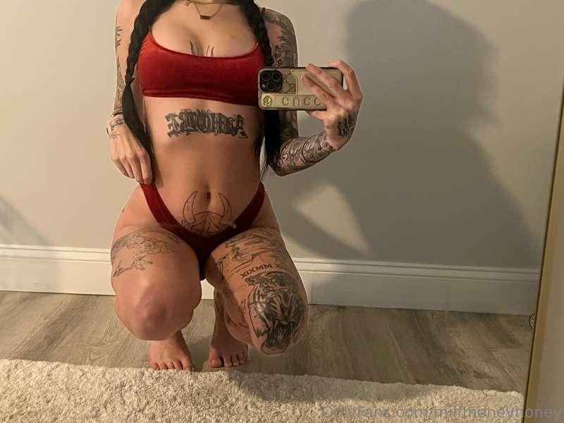 DM if u want to see more of my body 👅