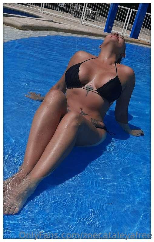 Un buen rato en la piscina🤤🤤🤤