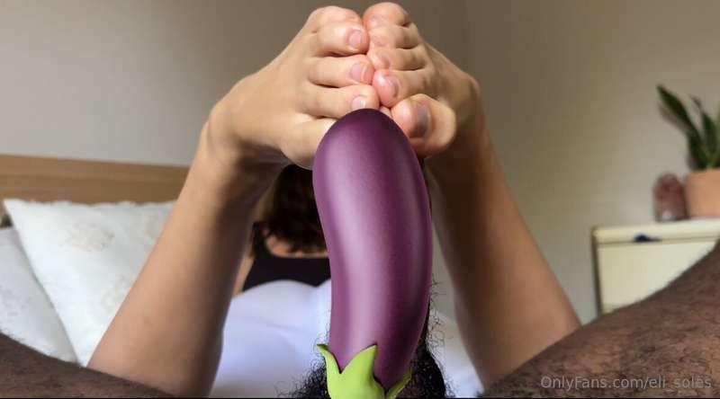 I caught my roommate masturbating to feet👀 So I decided to g..