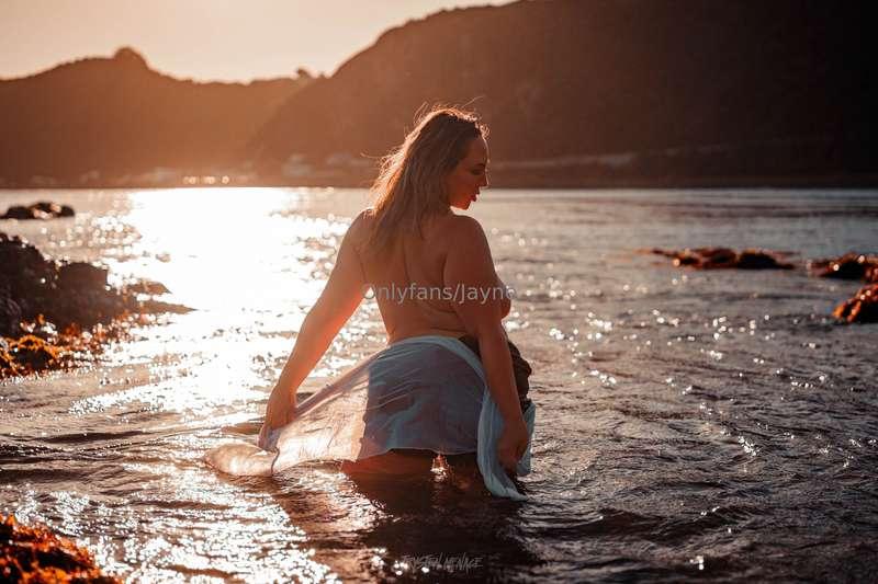 Say the first dirty thing that comes to your mind after seei..