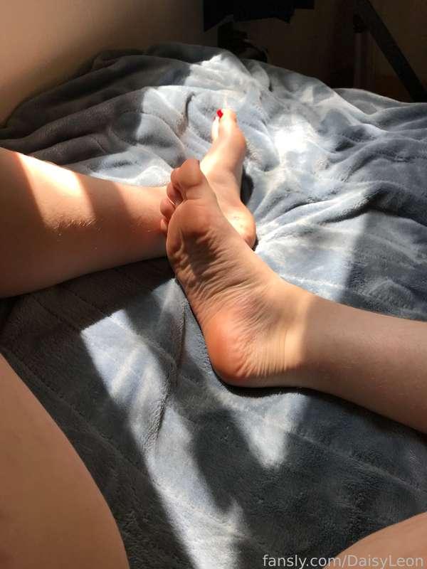 #feet #toes #foot #feetfetish #footfetish #soles #legs #hairy