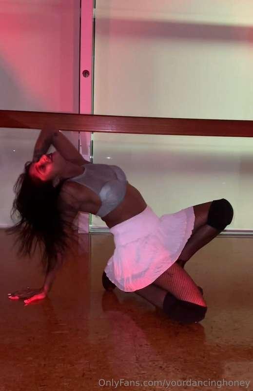 I love picture perfect moments while dancing 😍 can you tell ..