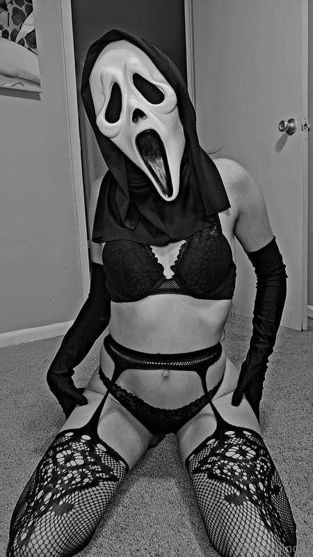 More Ghost face for y'all cause I just love this look. 🖤
