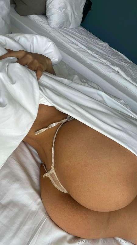Imagine waking up to this ass every morning 😏