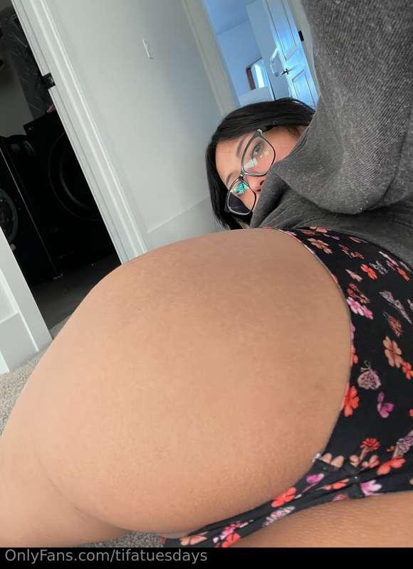 this is me trying to crawl to my computer to cam and say hi ..