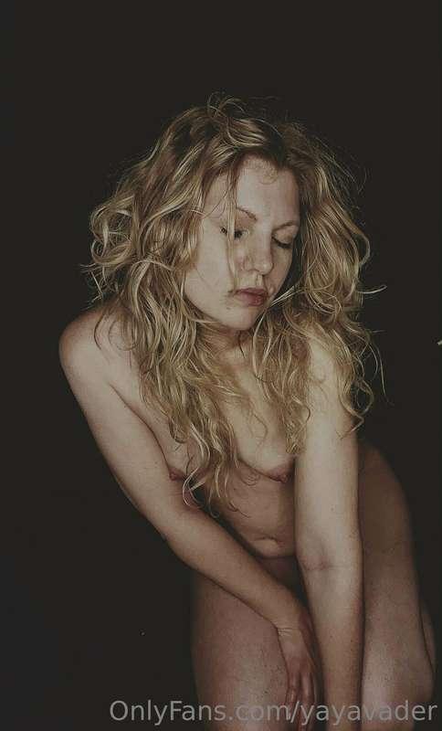 EROTIC PHOTOGRAPHY
⭐️SENSUAL AND SPIRITUAL⭐️

🥀Custom Portai..
