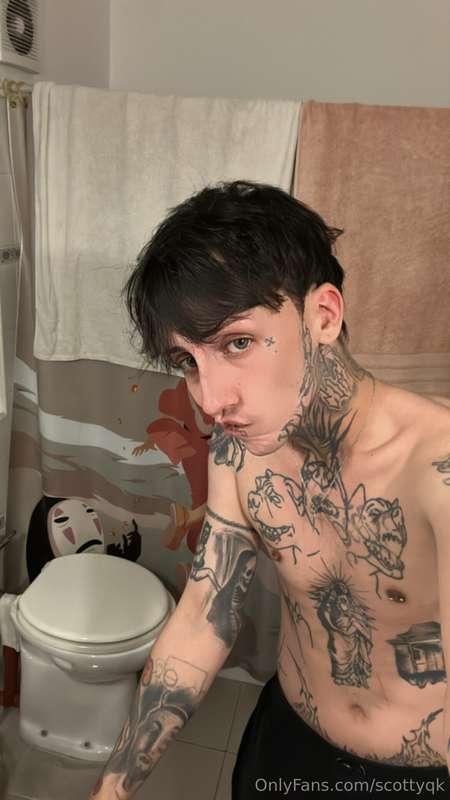 Im back, new dirty pics in a while 😏