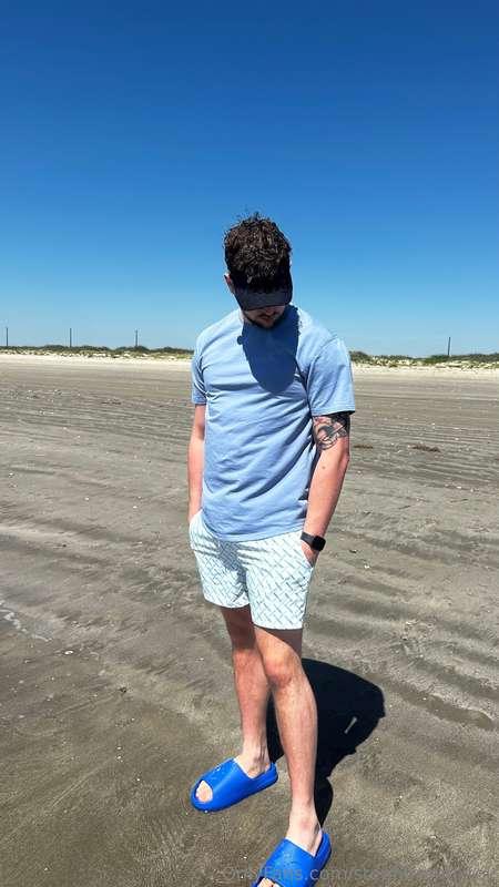Rocking my Onlyfans Swimshorts in Texas do you like them?👀