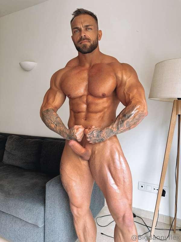 Come on dude let's sext 😈 DM me!