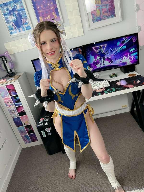 chun li wants to fight in the bedroom 😉
