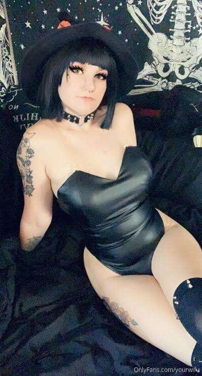 Let’s do some kinky spells together😚