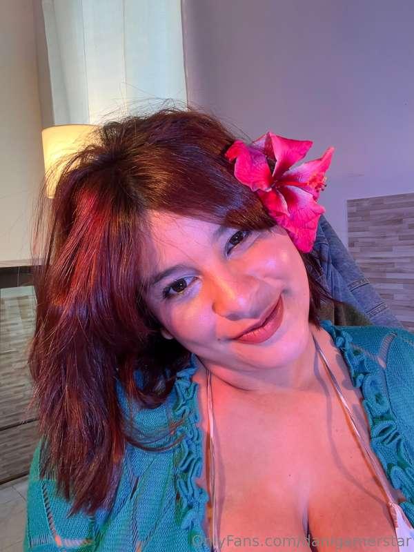 La curva más linda en una mujer es su sonrisa.🥴🥴