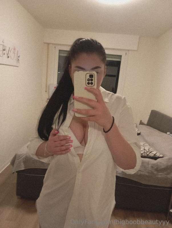 Which would you prefer? Me or... me again😋 heh😁😘