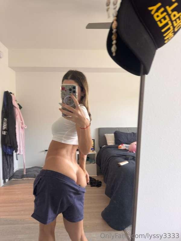 Sub to @lyssy333 so ya don’t miss out on Titty tuesday tomor..