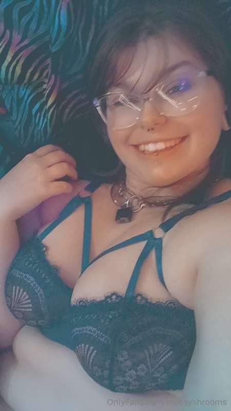 What do we think?~ do you guys wanna see my ass and thighs i..