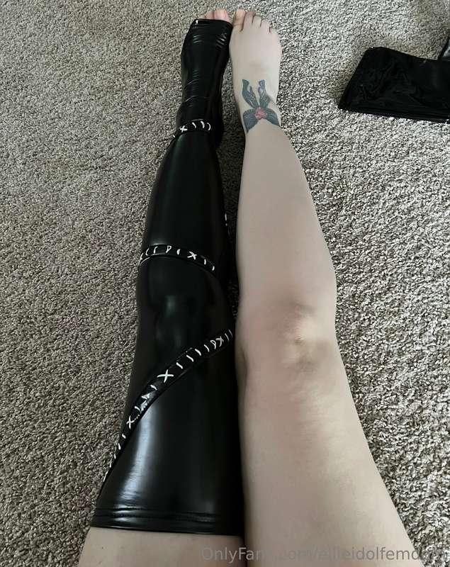 ellieidolfemdom image #1
