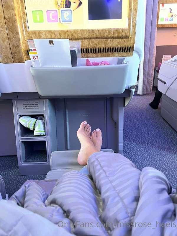 Hmmmm smelly airplane feet hahah 😂🫠