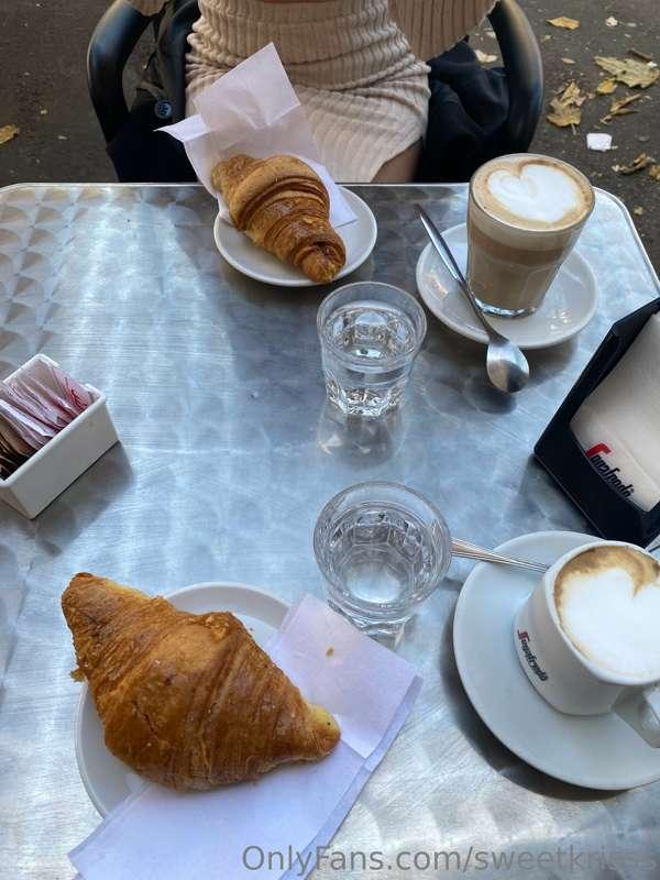 Are there any French people here? 🇫🇷 My day is not complete ..