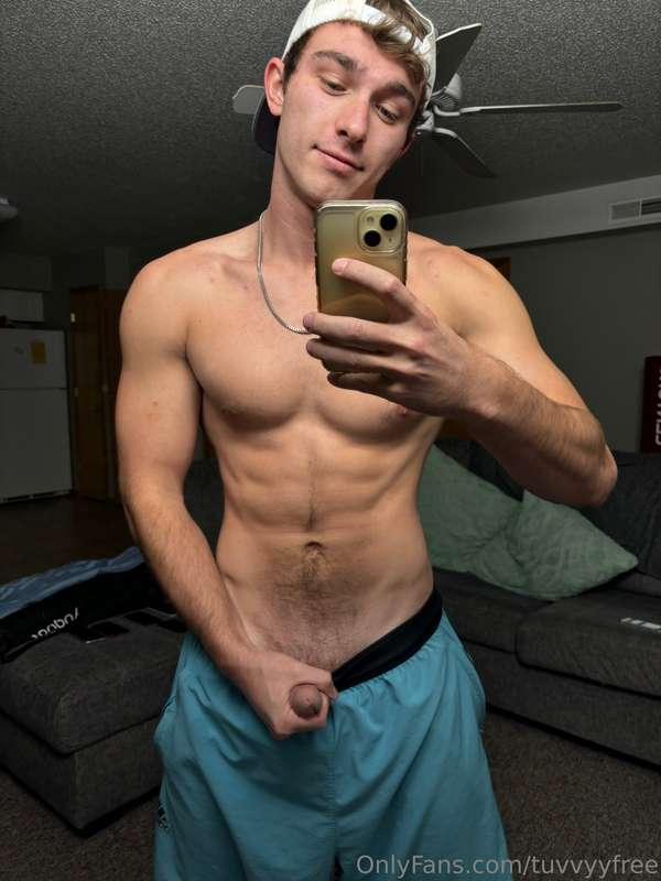 Every inch of my body is dripping with sex energy 🥵🔥 Don’t l..