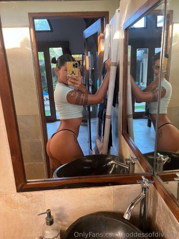 Wanting you to caress me my king 👑